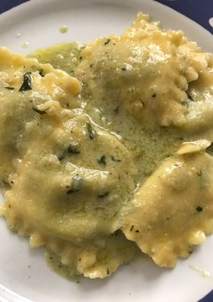Foto principal de Raviolis de ricotta y espinaca al aglio