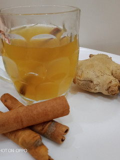 صورة لوصفة شاي الزنجبيل و القرفة الليمون بالعسل