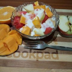 A picture of Fruit parfait.