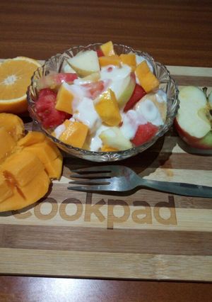 A picture of Fruit parfait.