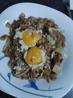 Una foto de Revuelto de verduras con huevo a la plancha