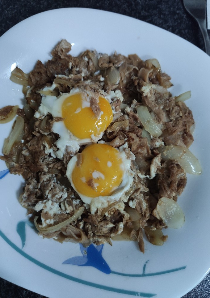 Una foto de Revuelto de verduras con huevo a la plancha