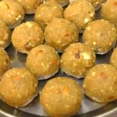 Gond ke ladoo A picture of Gond ke ladoo.