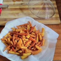 A picture of Carrot&potato fries wit breadcrumbs 🍟#5orlessingredientscontest.