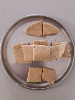 માંડવી પાક (Mandvi Paak Recipe In Gujarati) રેસીપી મુખ્ય ફોટો