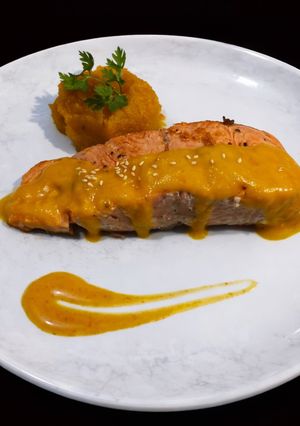 Hình của món SP.0828 - Cá Hồi Sốt Bí Đỏ Phô Mai.