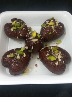 गुड वाले सूजी के गुलाब जामुन (Gur wale suji ke gulab jamun recipe in Hindi) रेसिपी मुख्य फोटो