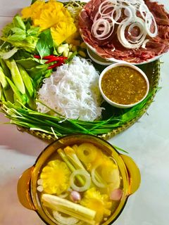 Hình của món Bò nhúng dấm cuốn bánh tráng.