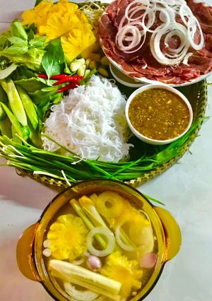 Hình của món Bò nhúng dấm cuốn bánh tráng.