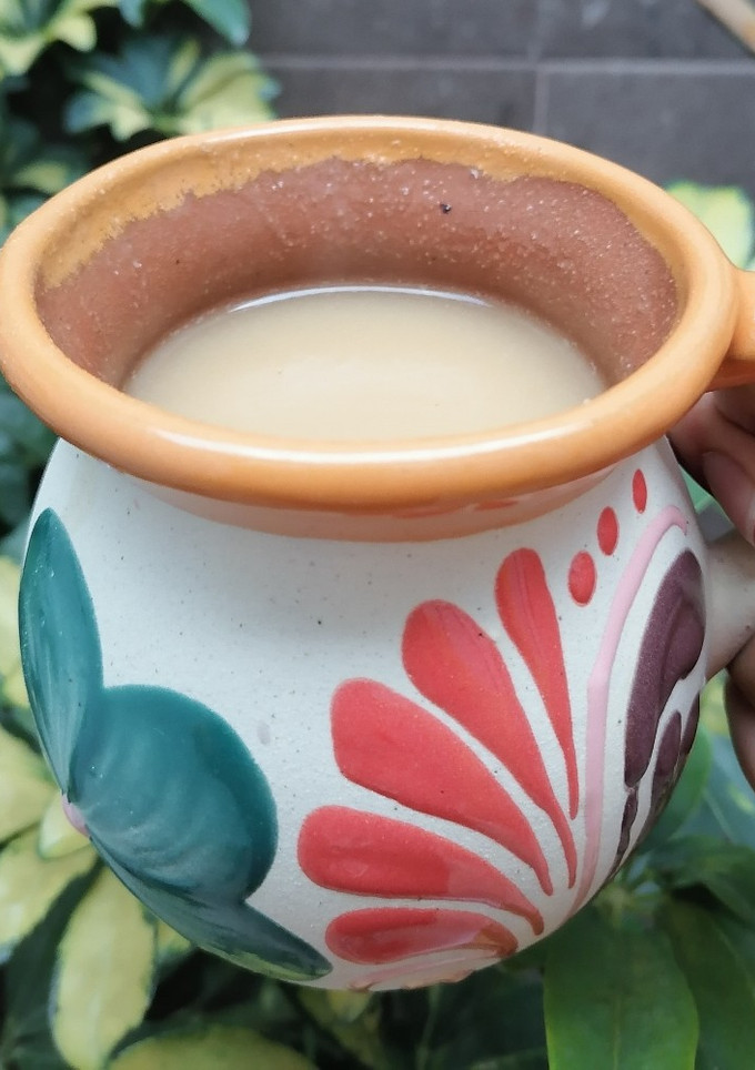 Una foto de Atole de guayaba con maíz 🤩