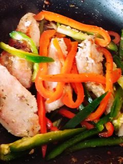 Una foto de Pollo en ají jalapeño