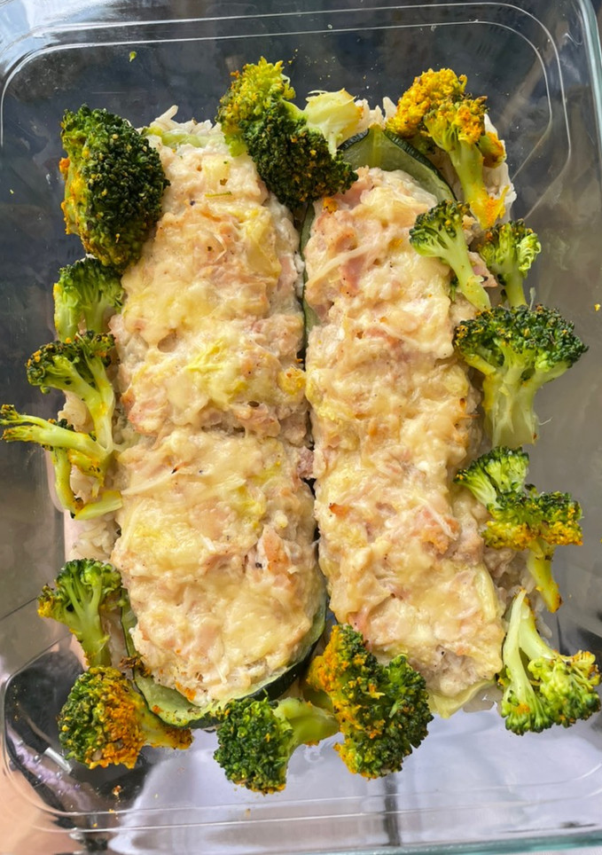 Una foto de Calabacines rellenos de pavo y queso