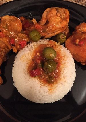 Una foto de Pollo guisado al estilo Dominicano