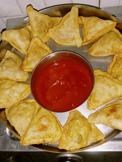 आलू समोसा रेसिपी(aloo samosa recipe in hindi) रेसिपी मुख्य फोटो