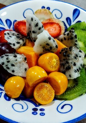 Una foto de FRUTAS🍇🍌🥭🍓🥝Para Desayuno...!