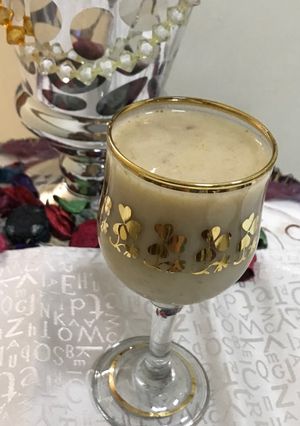 صورة لوصفة مشروب الحليب بالتمر والتين
