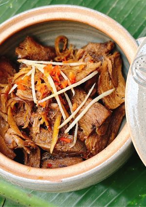 Hình của món Chân nấm đông cô kho gừng.