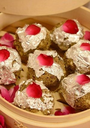 बाजरे के आटे के लड्डू (Bajre ke aate ke ladoo recipe in hindi) रेसिपी मुख्य फोटो