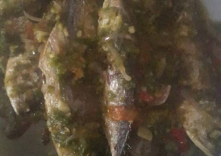 Resep Kembung rebus cabe hijau yang nikmat