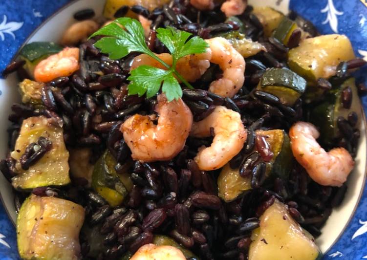 Riso venere con zucchine e gamberetti