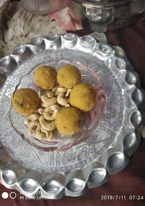 A picture of Moongdal Laddu.