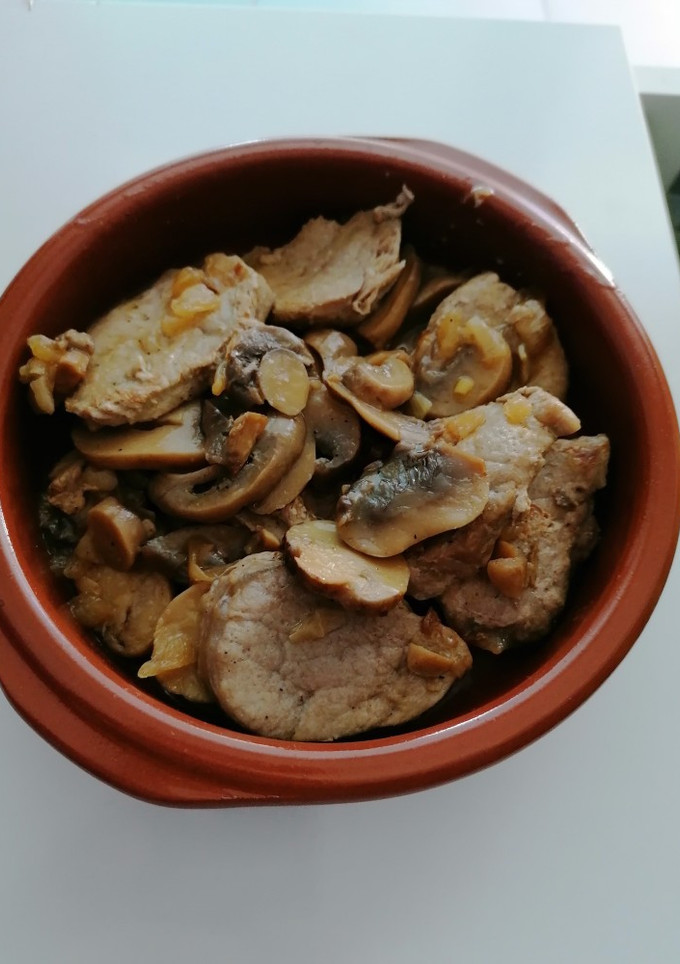 Una foto de Solomillo de cerdo con champiñones a la cerveza