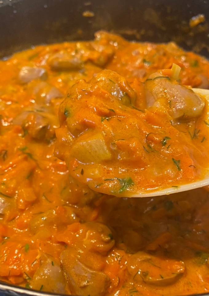 Гуляш із курячих сердечок🥘