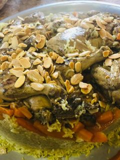 صورة لوصفة مقلوبة الجزر بالدجاج