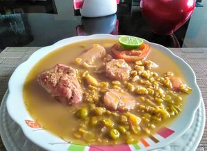 Una foto de Sopa de arvejas con cerdo 👍🇵🇪
