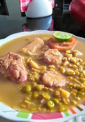 Una foto de Sopa de arvejas con cerdo 👍🇵🇪