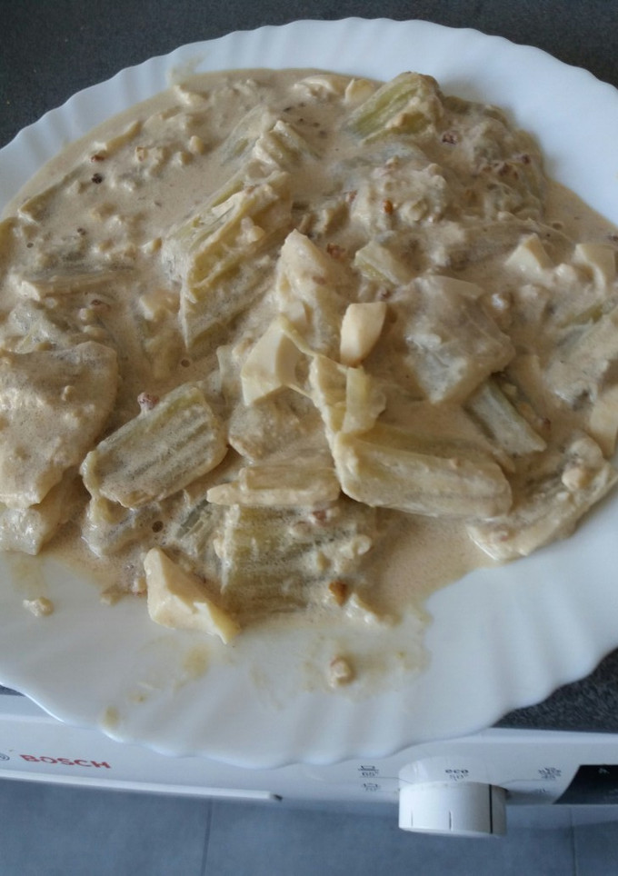 Una foto de Cardo en salsa de almendras con nata líquida