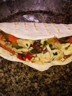 Una foto de Tacos con verdura y pollo (bajo en calorías)