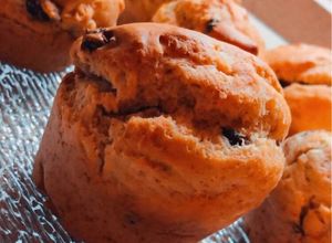Foto di Muffin soffici pinoli e uvetta 🍇🧁
