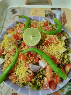 अंकुरित मूंग चाट (ankurit moong chaat recipe in Hindi) रेसिपी मुख्य फोटो
