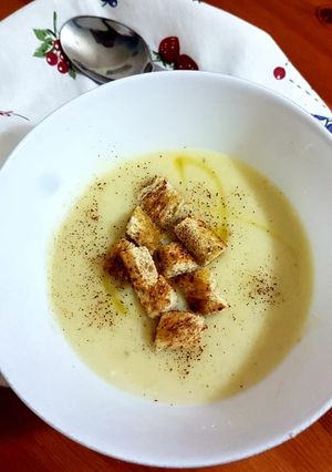 Foto di Vellutata di cavolfiore e patate con crostini