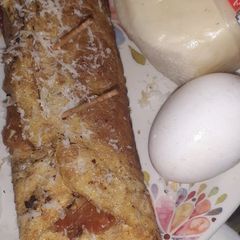 A picture of Cheesy egg roll.