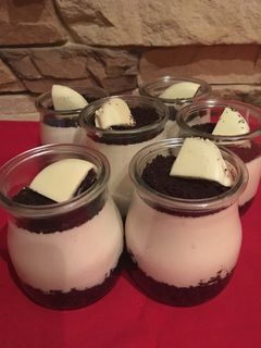 Una foto de Cheesecake de oreo en vasitos