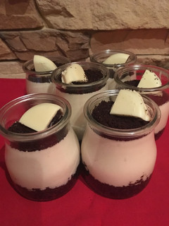 Una foto de Cheesecake de oreo en vasitos