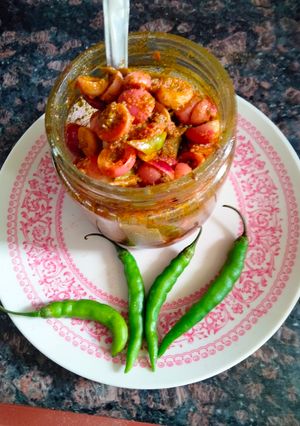 A picture of Karonda and green chilli pickle.