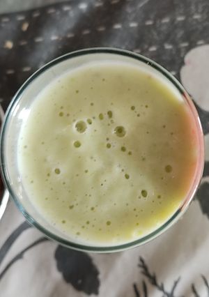 Una foto de Batido energético de aguacate y plátano