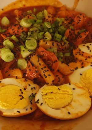 Une photo de Gâteaux de Riz à la Sauce Pimentée - Tteokbokki