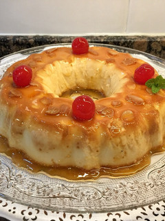 Una foto de Flan Napolitano con queso y almendras