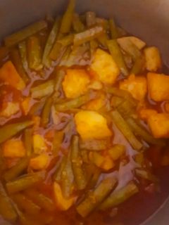 ગુવાર બટાકા નું શાક (Guvar Bataka Shak Recipe In Gujarati) રેસીપી મુખ્ય ફોટો