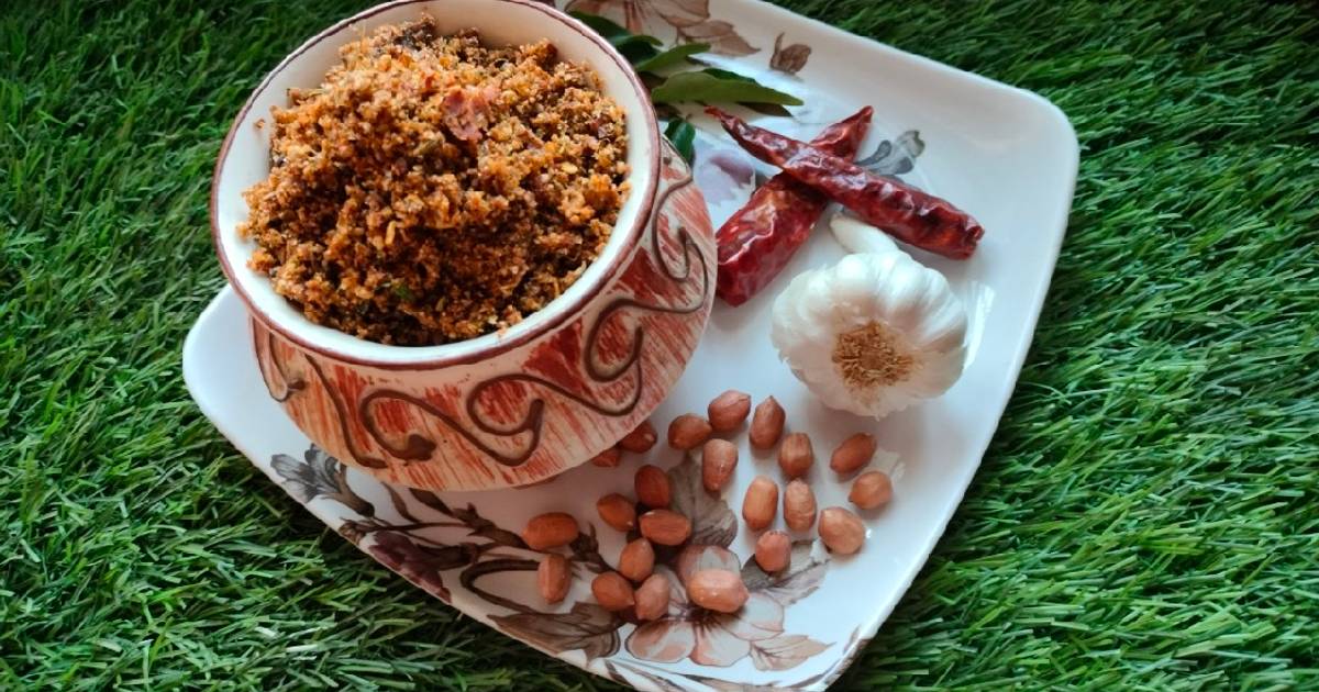 शेंगदाणे ची चटणी (Shengdana Chutney Recipe In Marathi) रेसिपी Madhuri