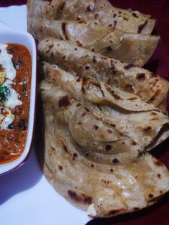 फ्लेकी बटर गार्लिक मेथी पराठा (butter garlic methi paratha recipe in marathi) रेसिपी चे मुख्य फोटो 