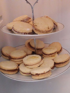 Una foto de Alfajores de maicena de doña petrona