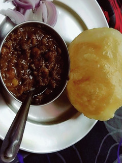 छोले भटूरे (Chole bhature recipe in Hindi) रेसिपी मुख्य फोटो
