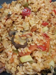 Una foto de Arroz integral con verduritas asadas