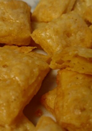 A picture of Cheese crackers.