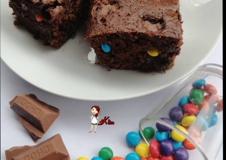 How to Prepare Quick Candy Brownies